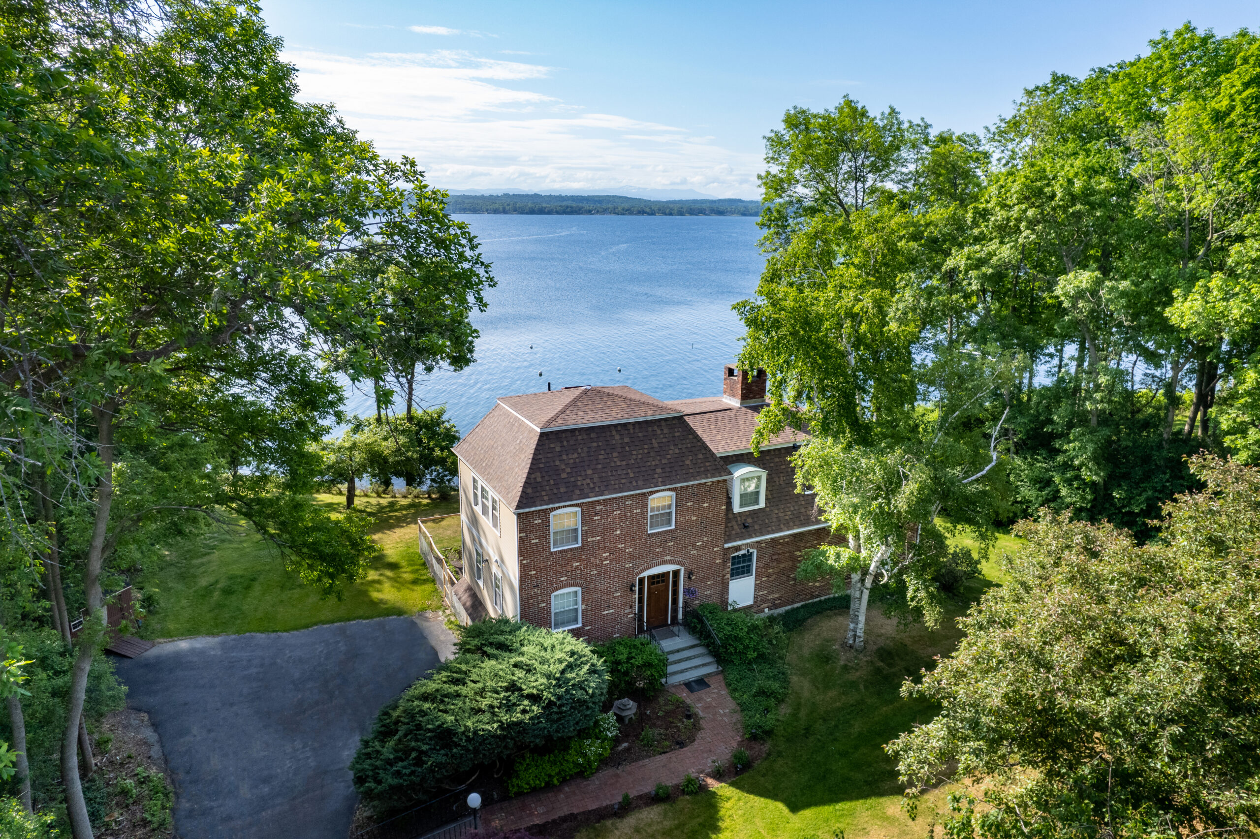 Asphalt Shingle Roof Replacement, Owens Corning – Colonial Style Lake House in Shelburne, VT